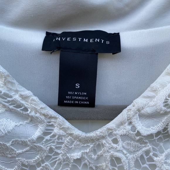 Investments Lined  White Lace V Neck Tunic - Picture 8 of 9